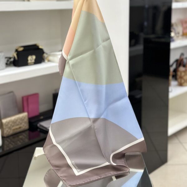 Foulard geometrico celeste
