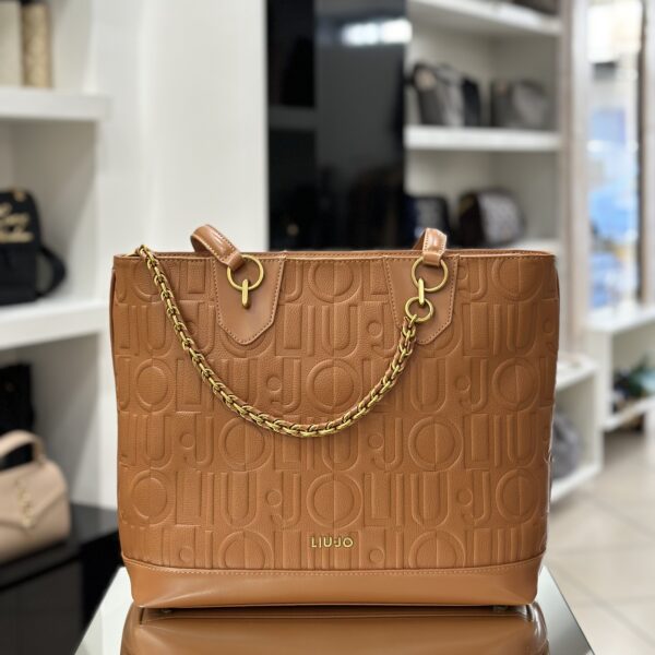 Shopping bag con logo e catena cuoio