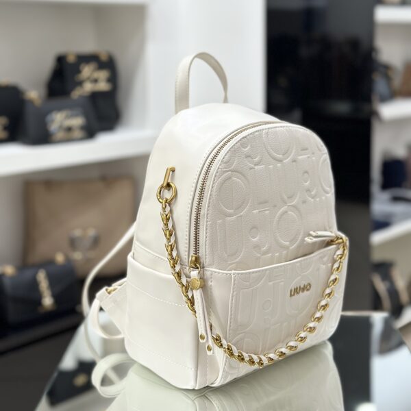 Zaino con logo e catena cuori crema - immagine 4