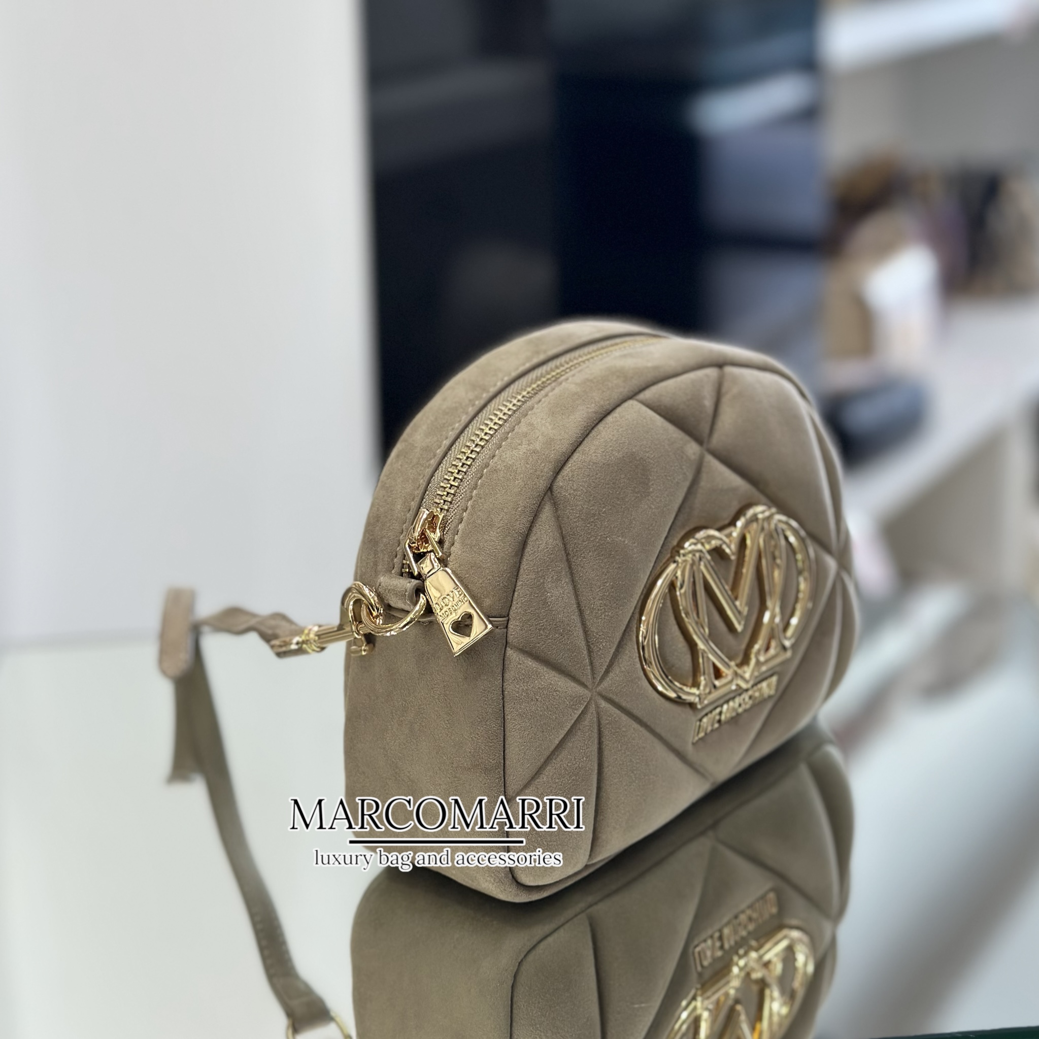 Love Moschino Tracolla velour sabbia - immagine 3