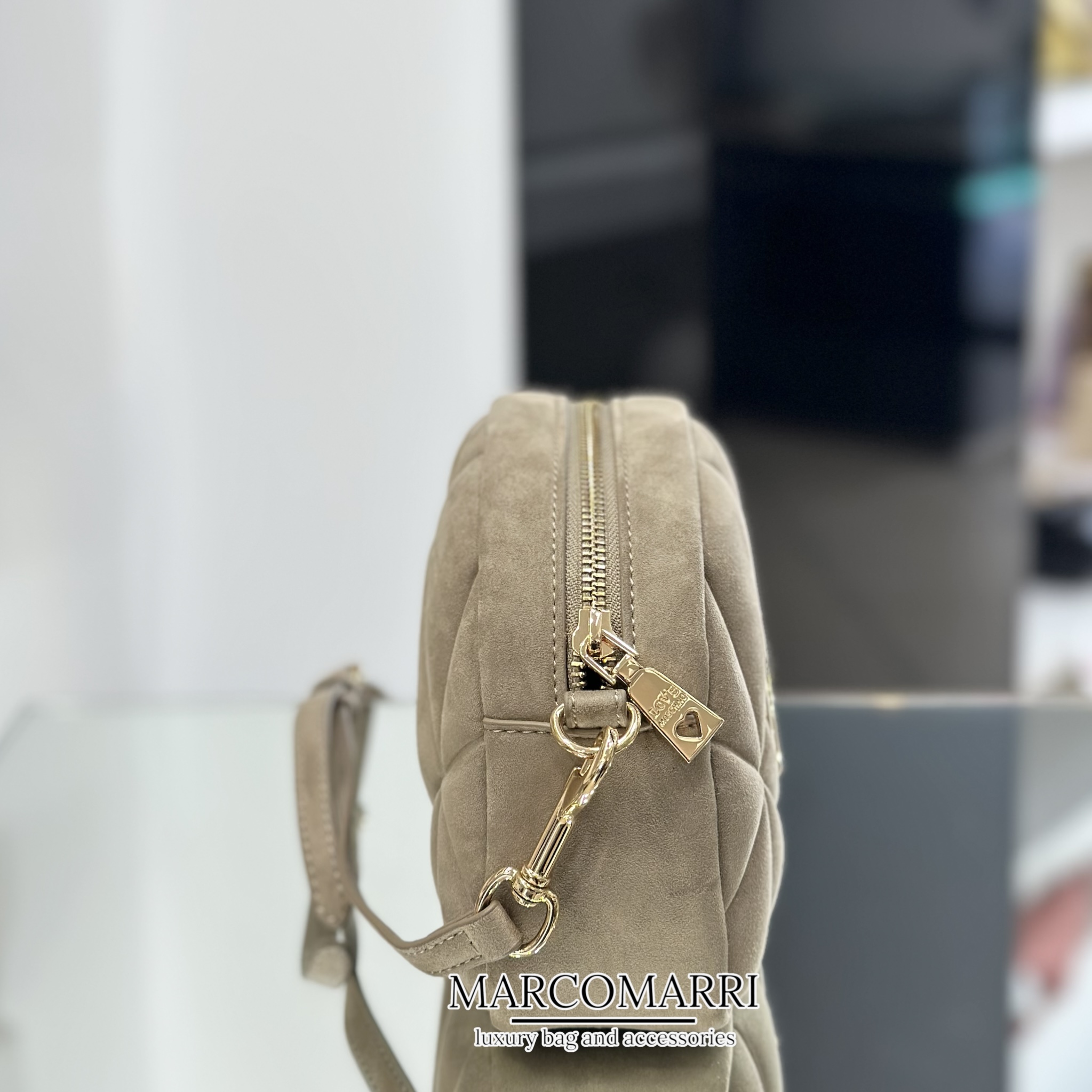 Love Moschino Tracolla velour sabbia - immagine 5