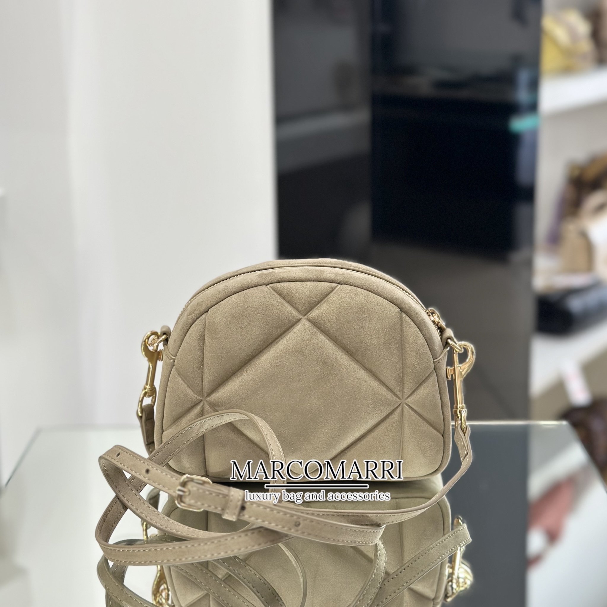 Love Moschino Tracolla velour sabbia - immagine 4