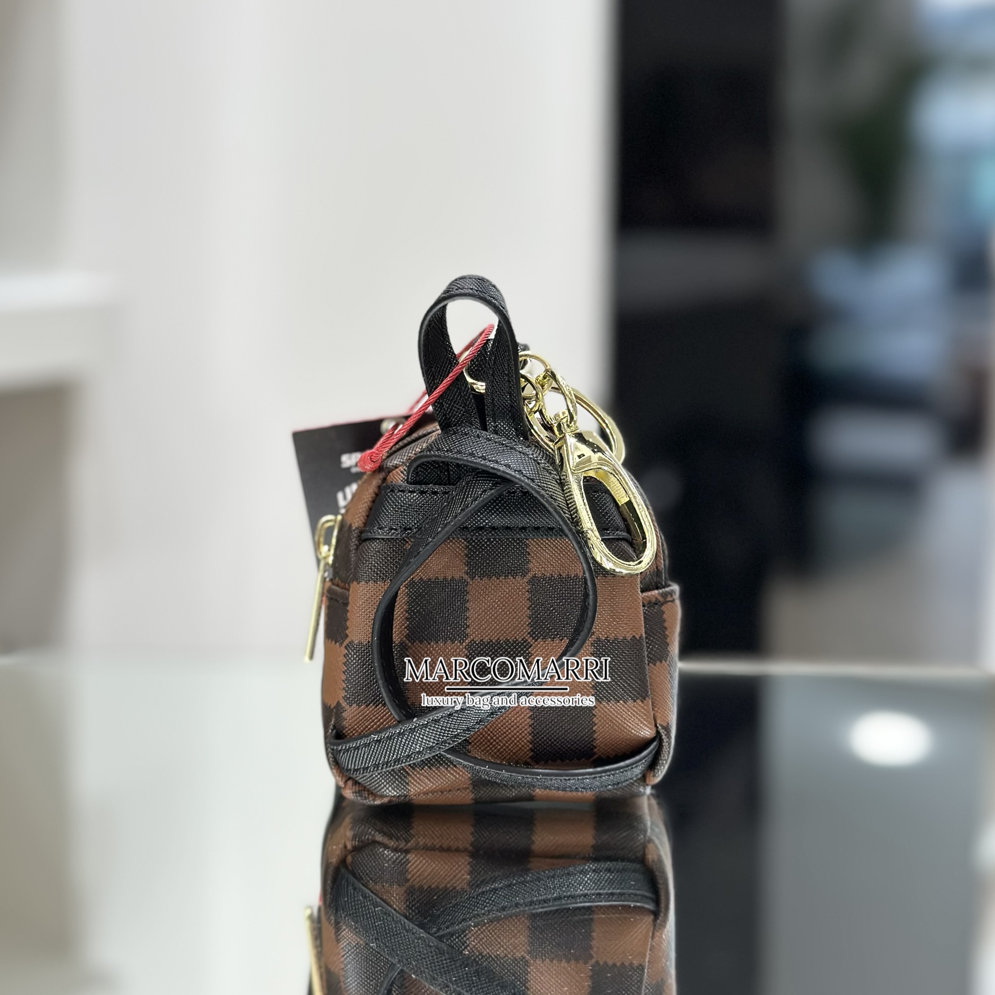 Sprayground Portachiavi Sawtooth Shark in Paris - immagine 5