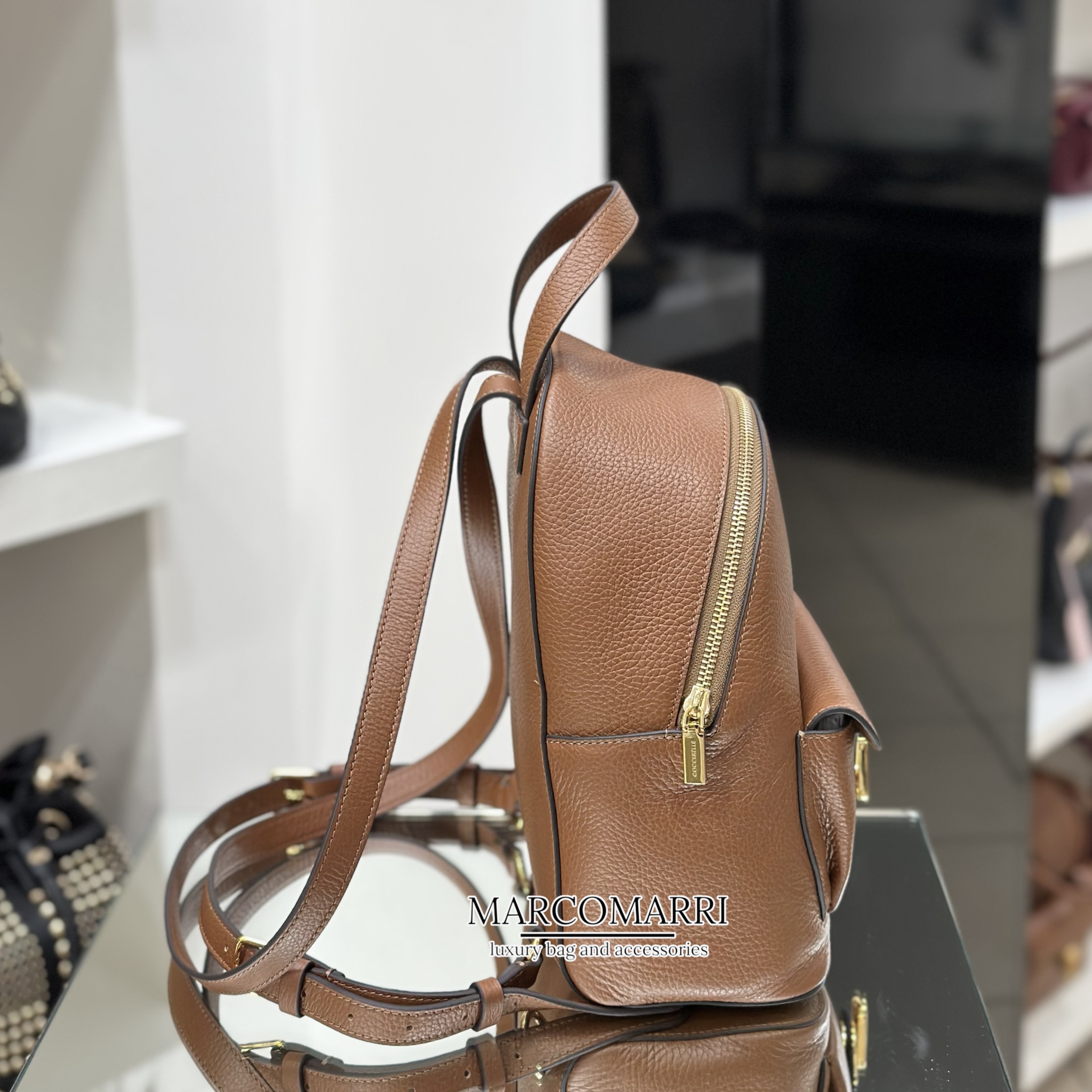 Coccinelle Zaino Beat Small Cognac - immagine 4