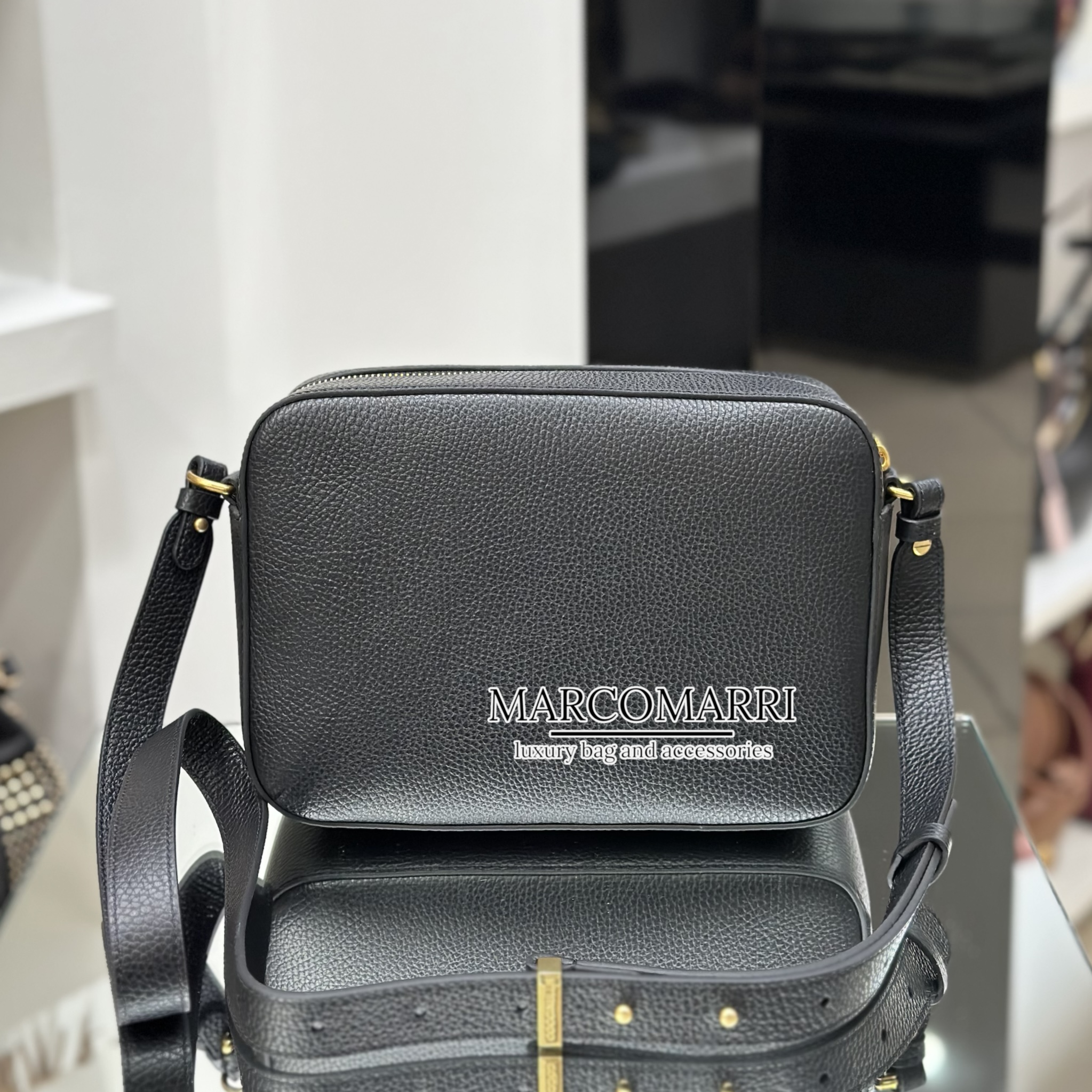 Coccinelle Beat Soft Large black - immagine 3