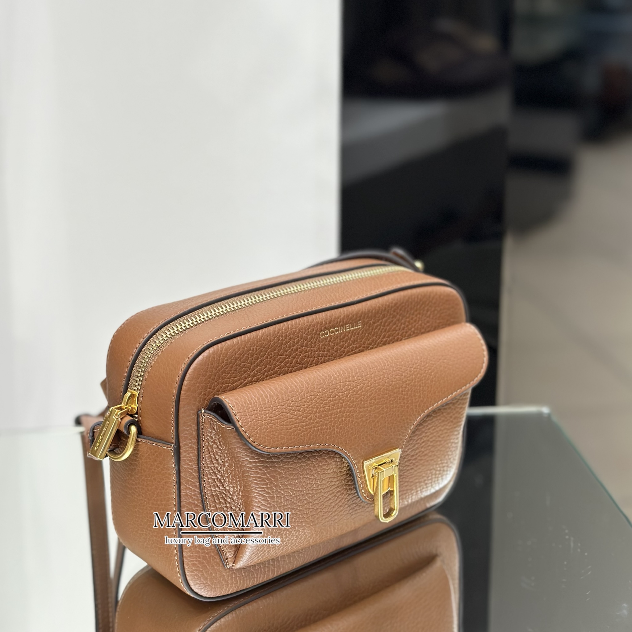 Coccinelle Beat Soft Small cognac - immagine 2