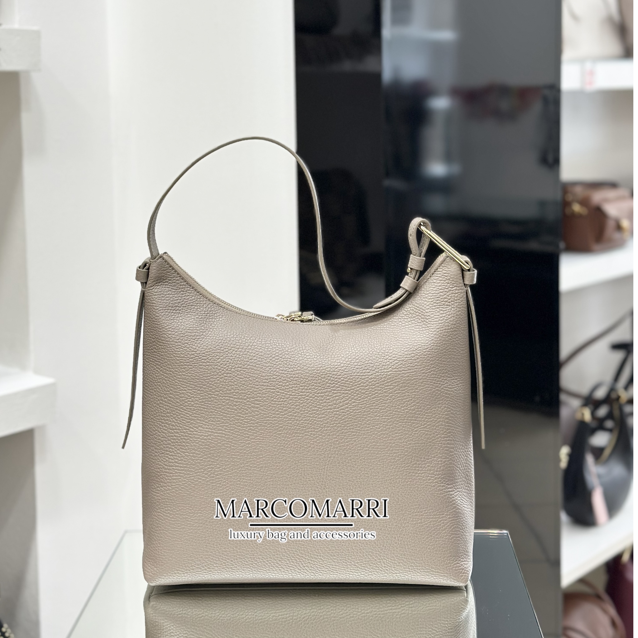 Coccinelle Hobo Malory Grey - immagine 4