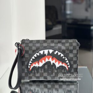 Pochette Shark in Paris Savvy