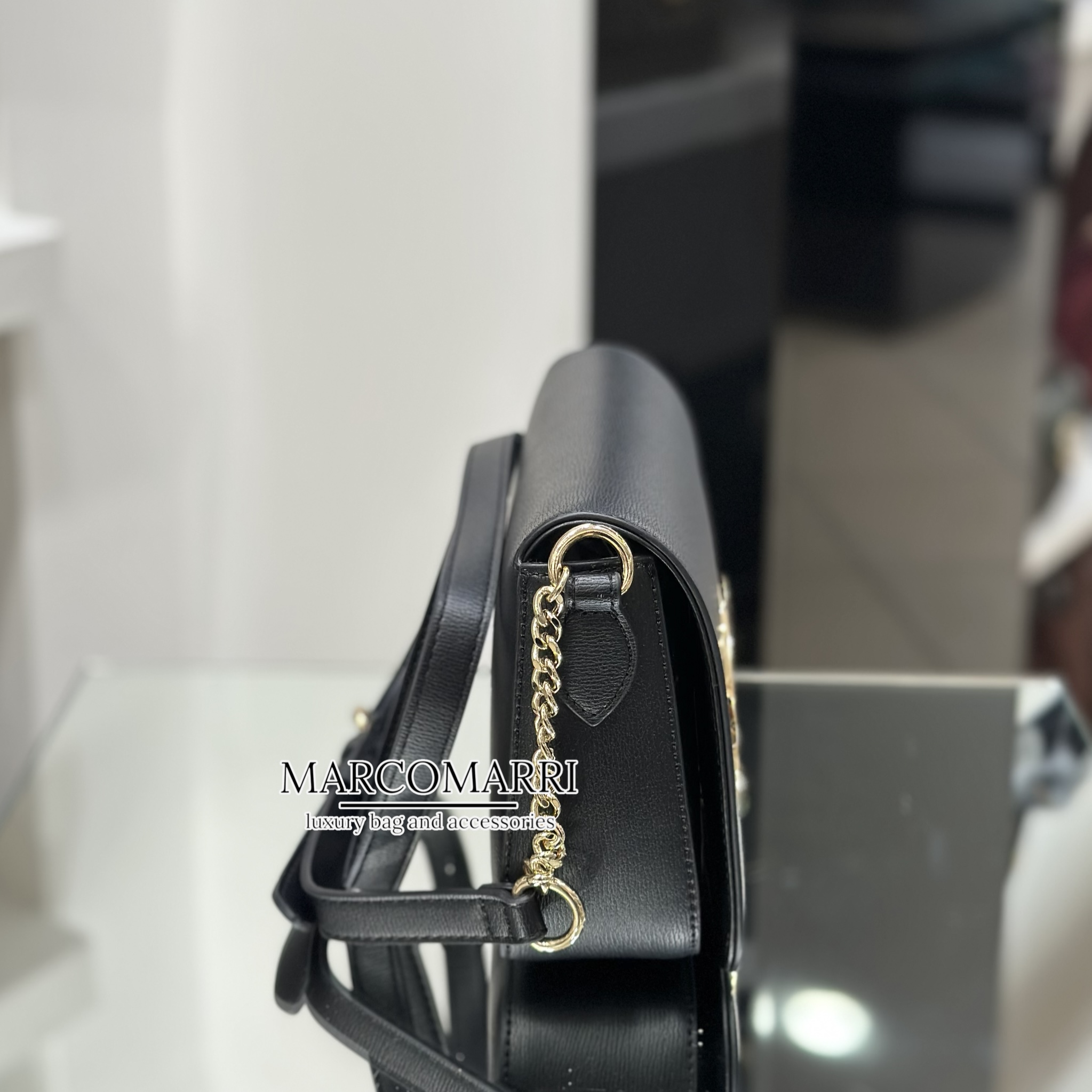 Love Moschino Tracolla maxi logo black - immagine 4