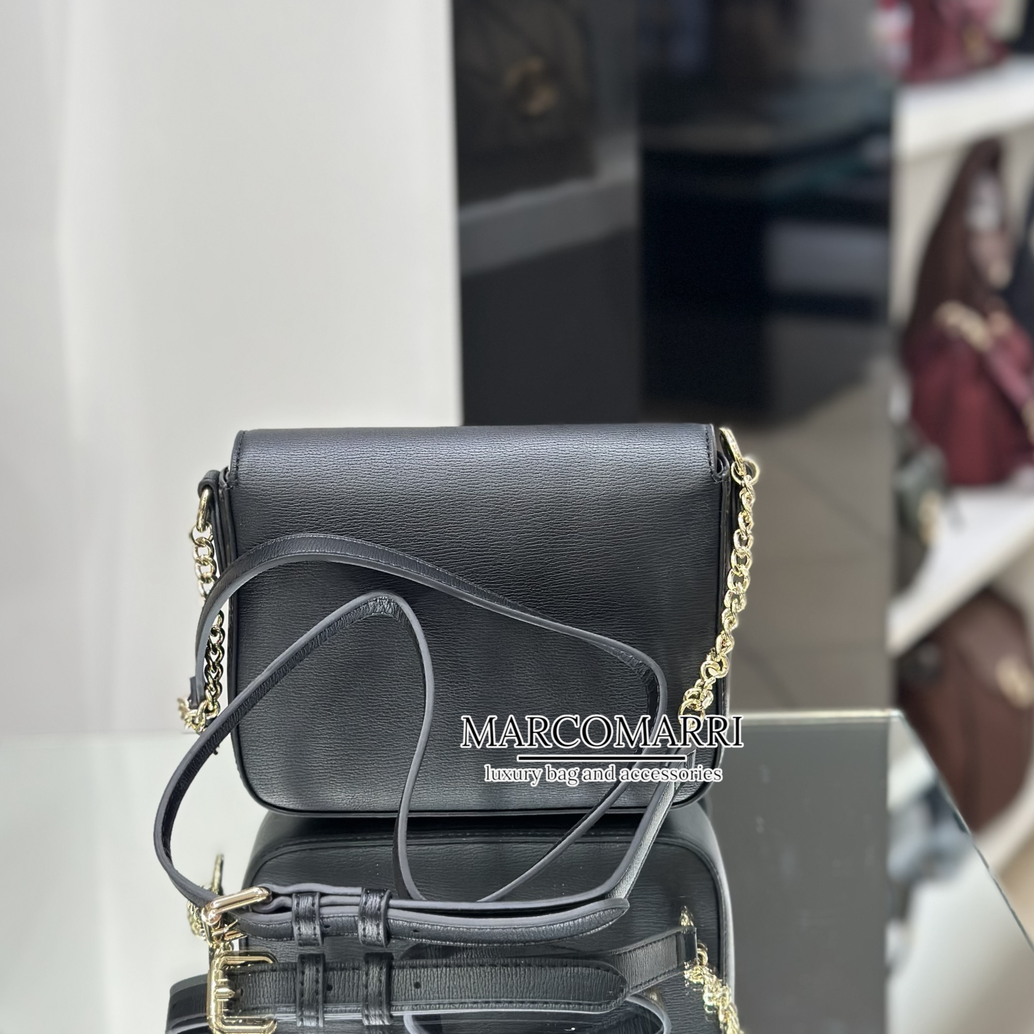 Love Moschino Tracolla maxi logo black - immagine 3