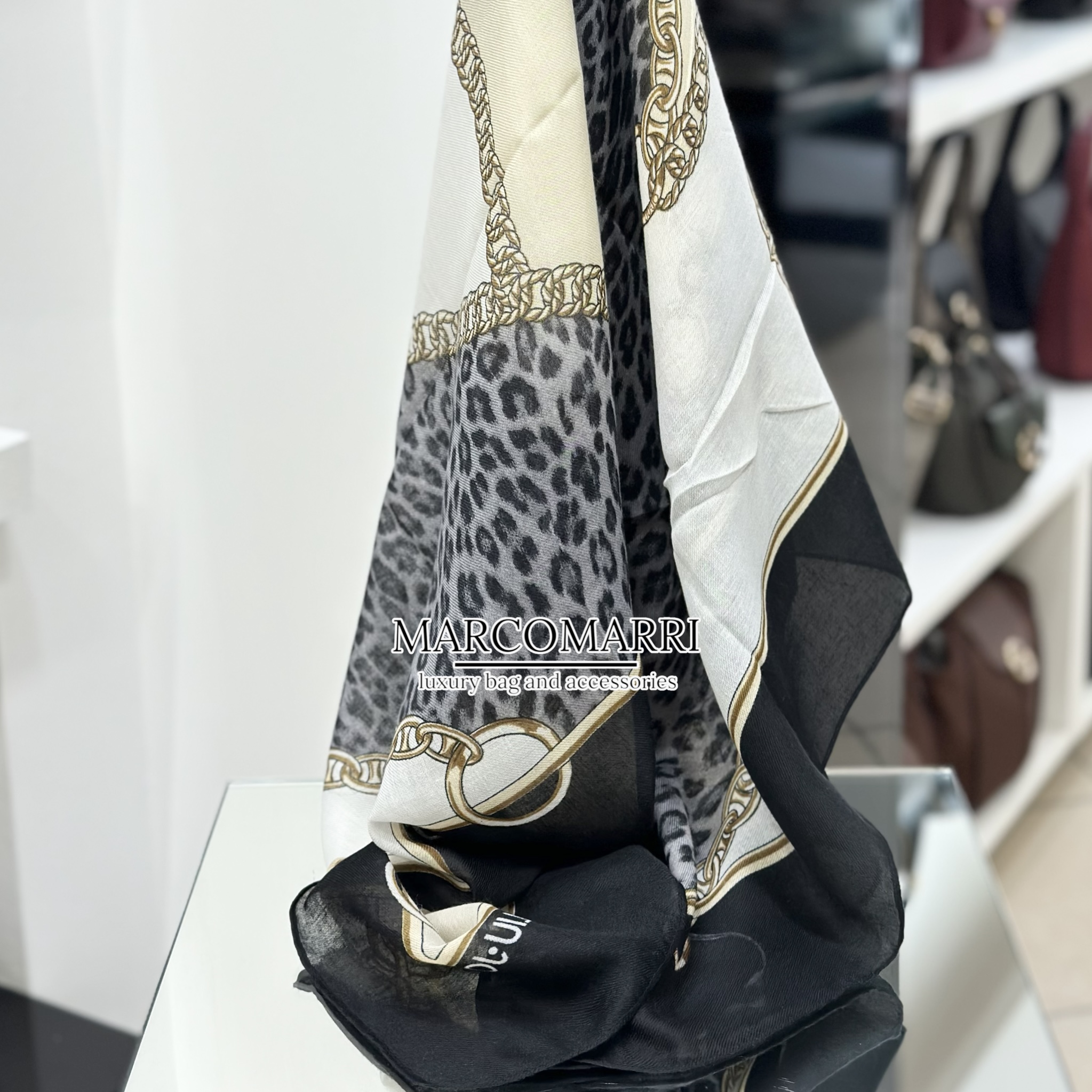 Liu Jo Foulard chain animalier black - immagine 2