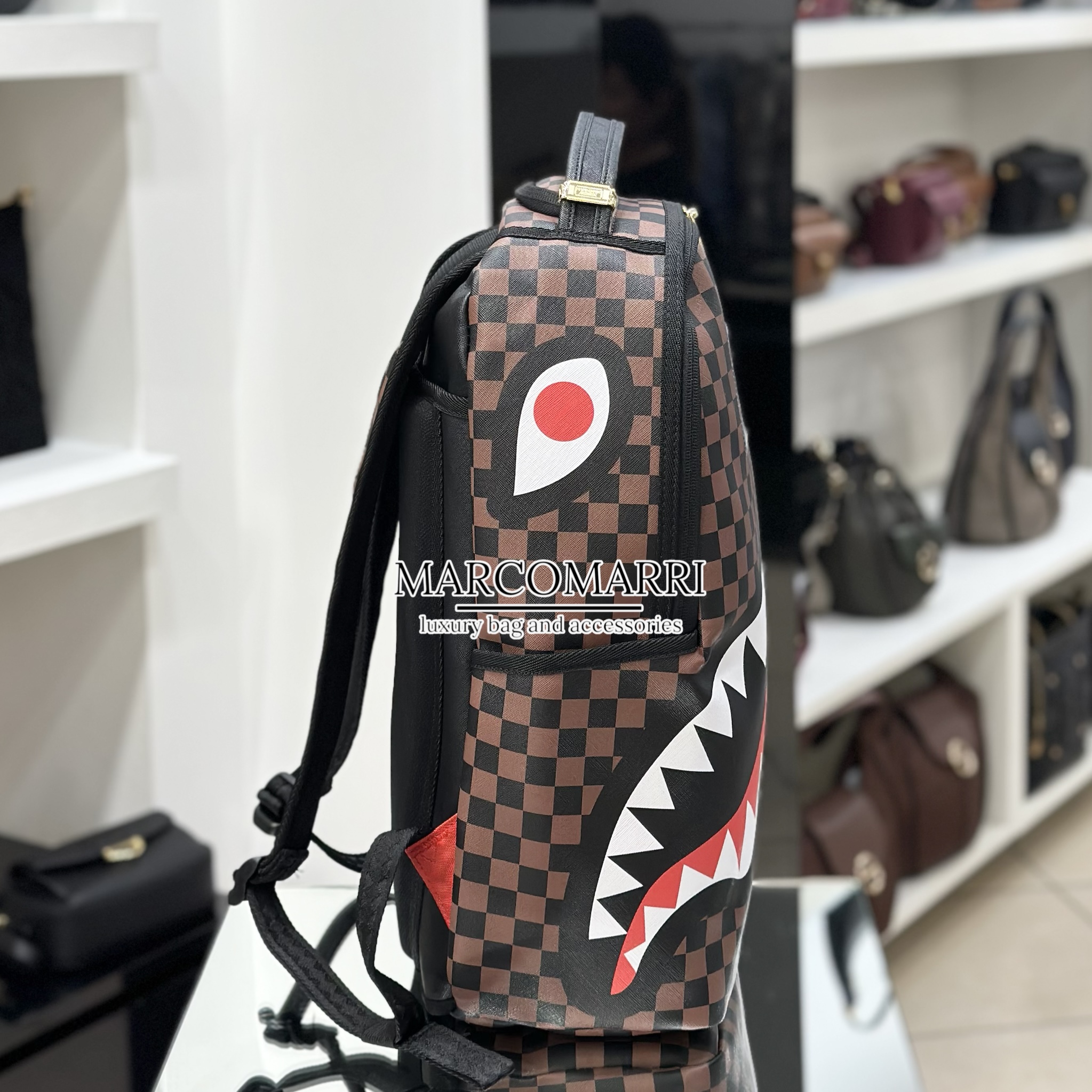 Zaino Dripping Shark in paris lost and Found - immagine 2