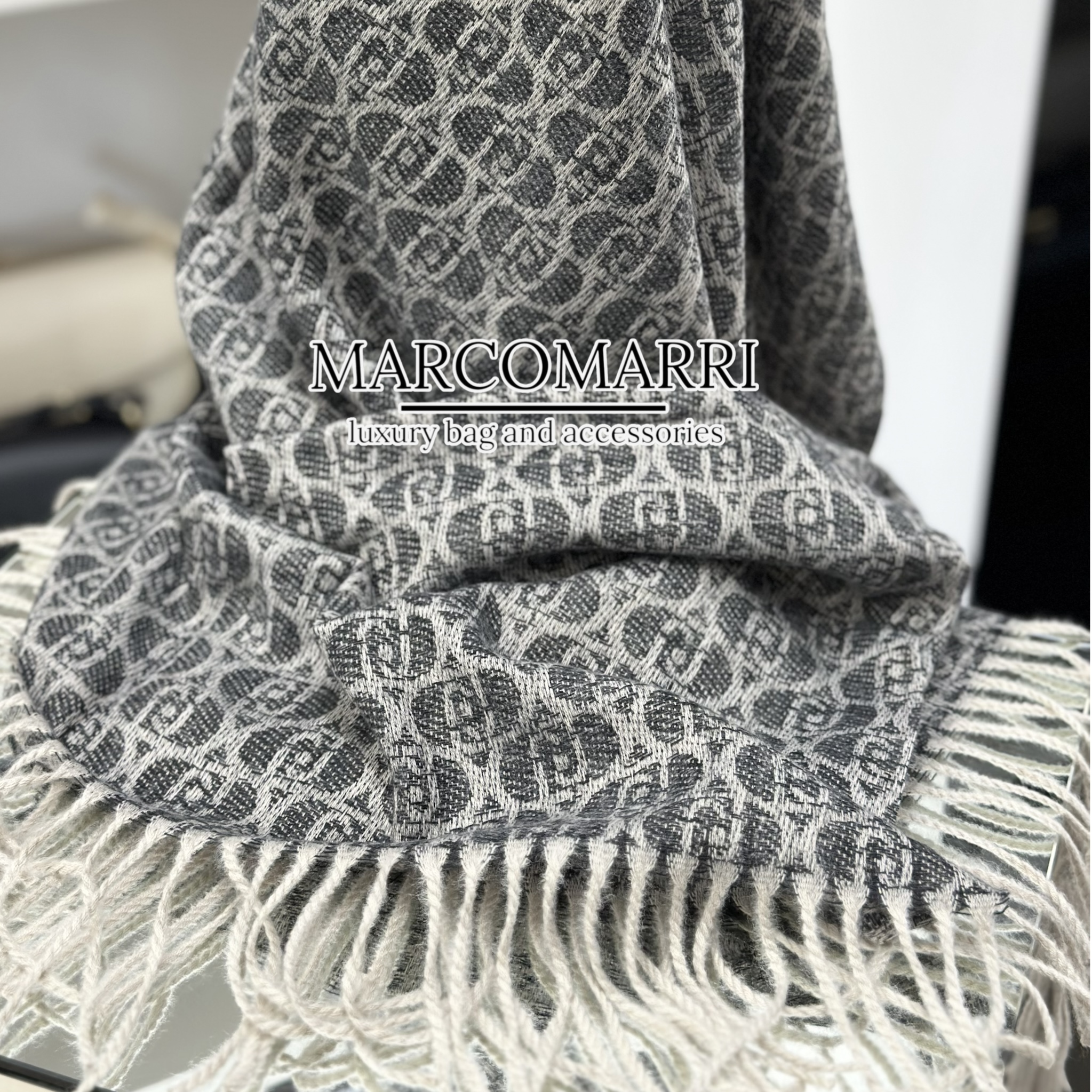 Liu Jo Stola con logo monogram nero - immagine 3