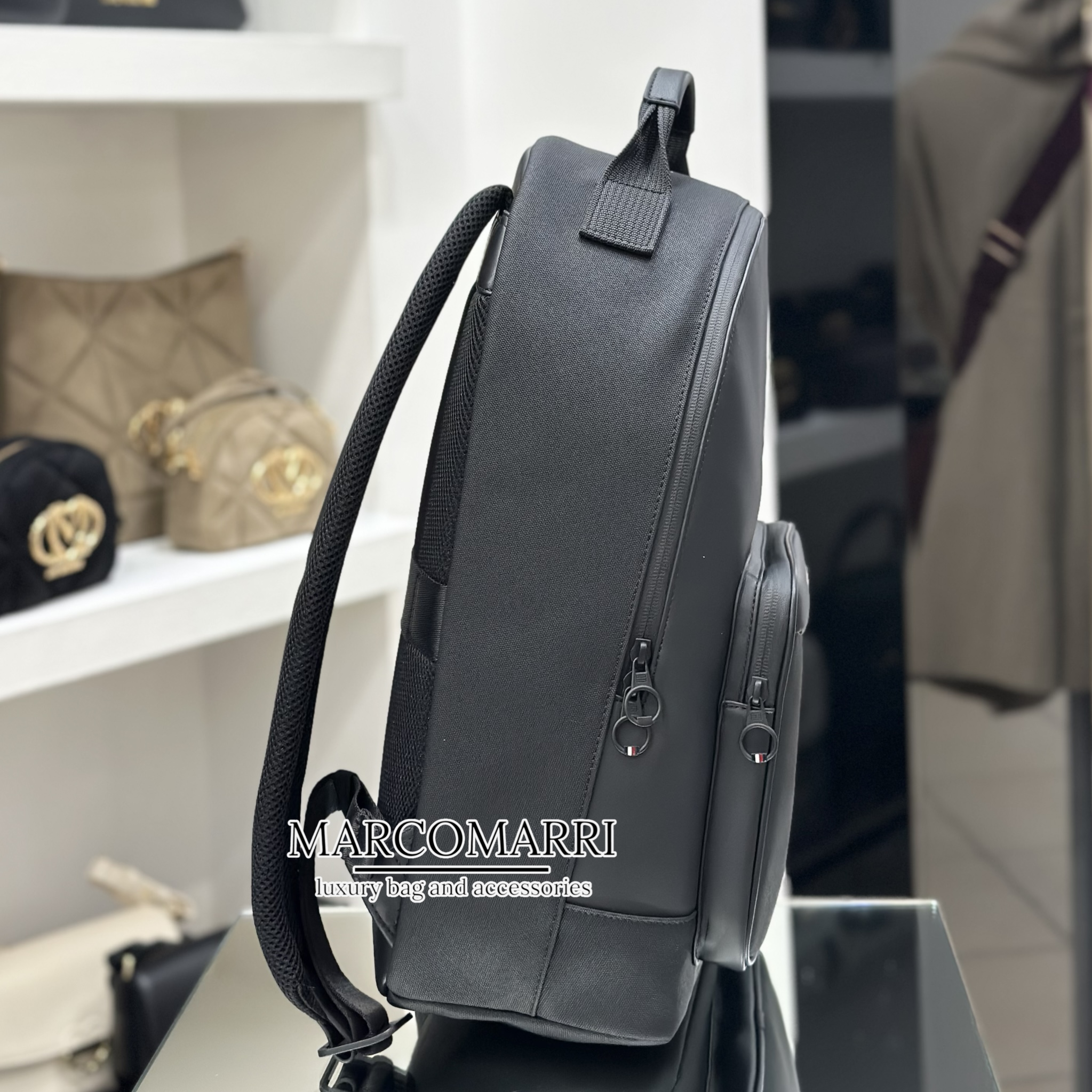 Zaino con logo in metallo nero - immagine 5