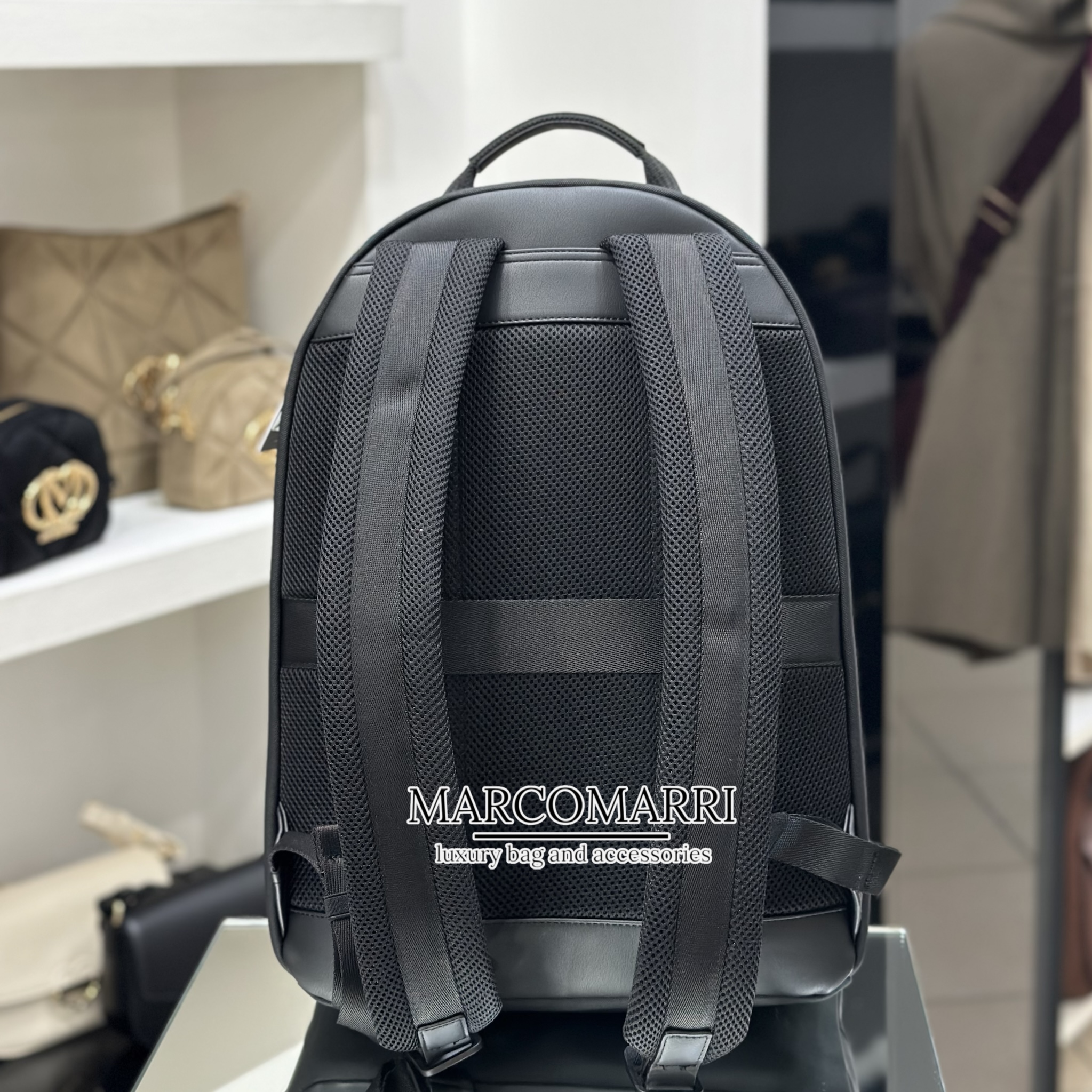 Zaino con logo in metallo nero - immagine 4