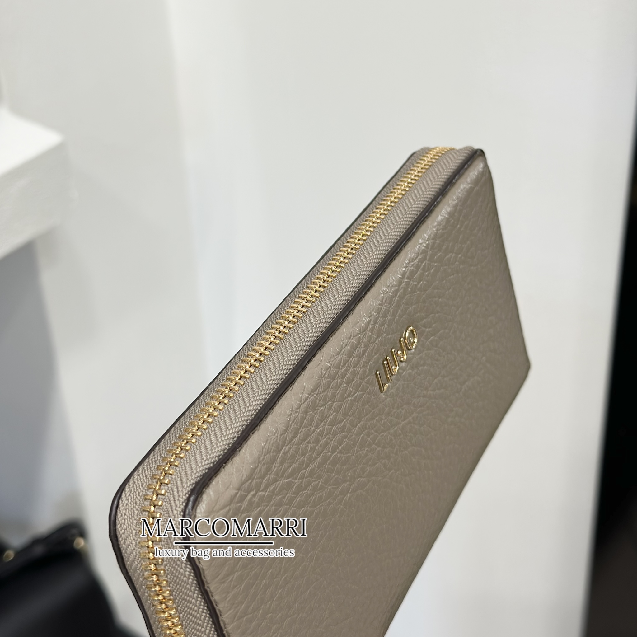 Liu Jo Portafoglio zip basico taupe - immagine 3
