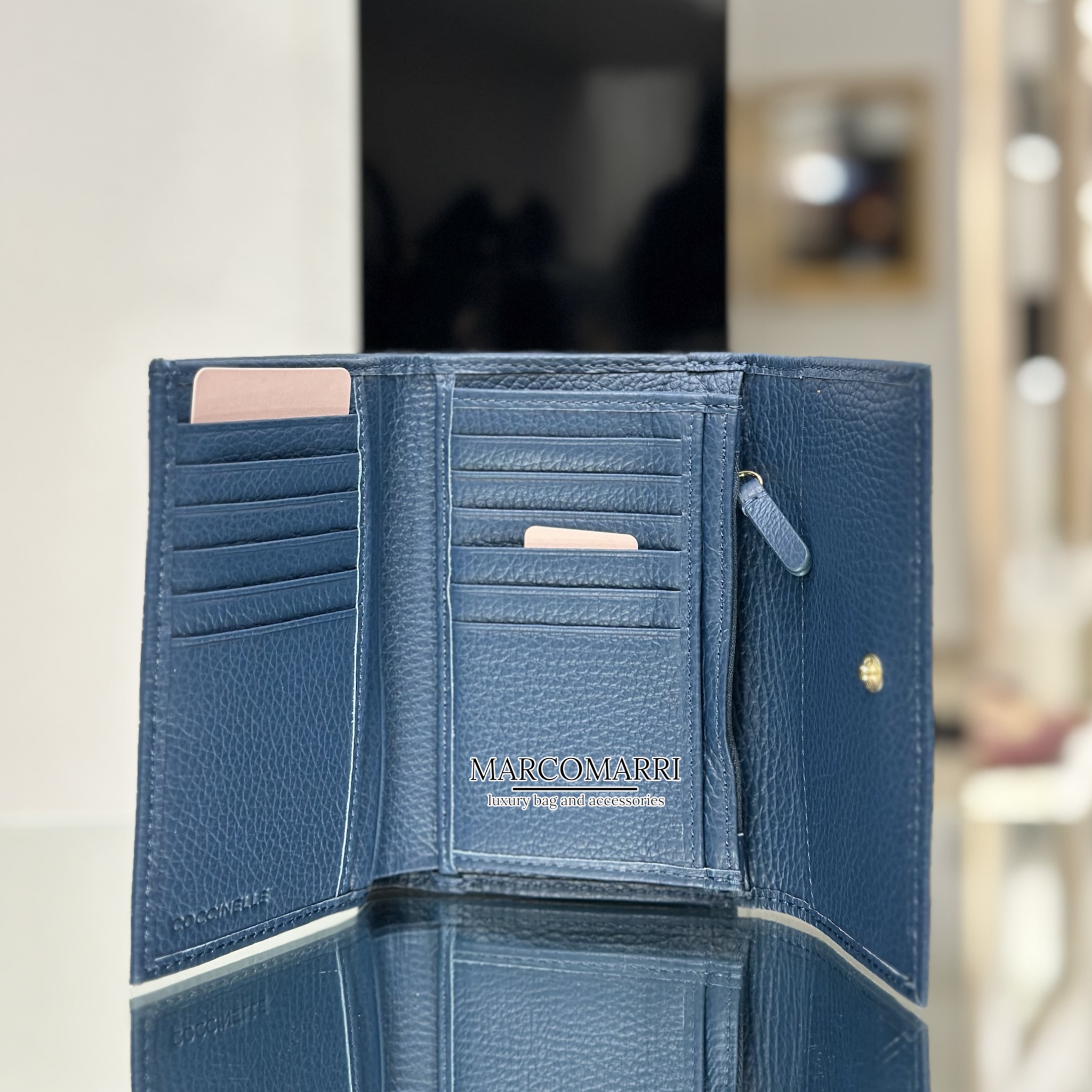 Coccinelle Portafoglio Medio Soft Deep blue - immagine 2