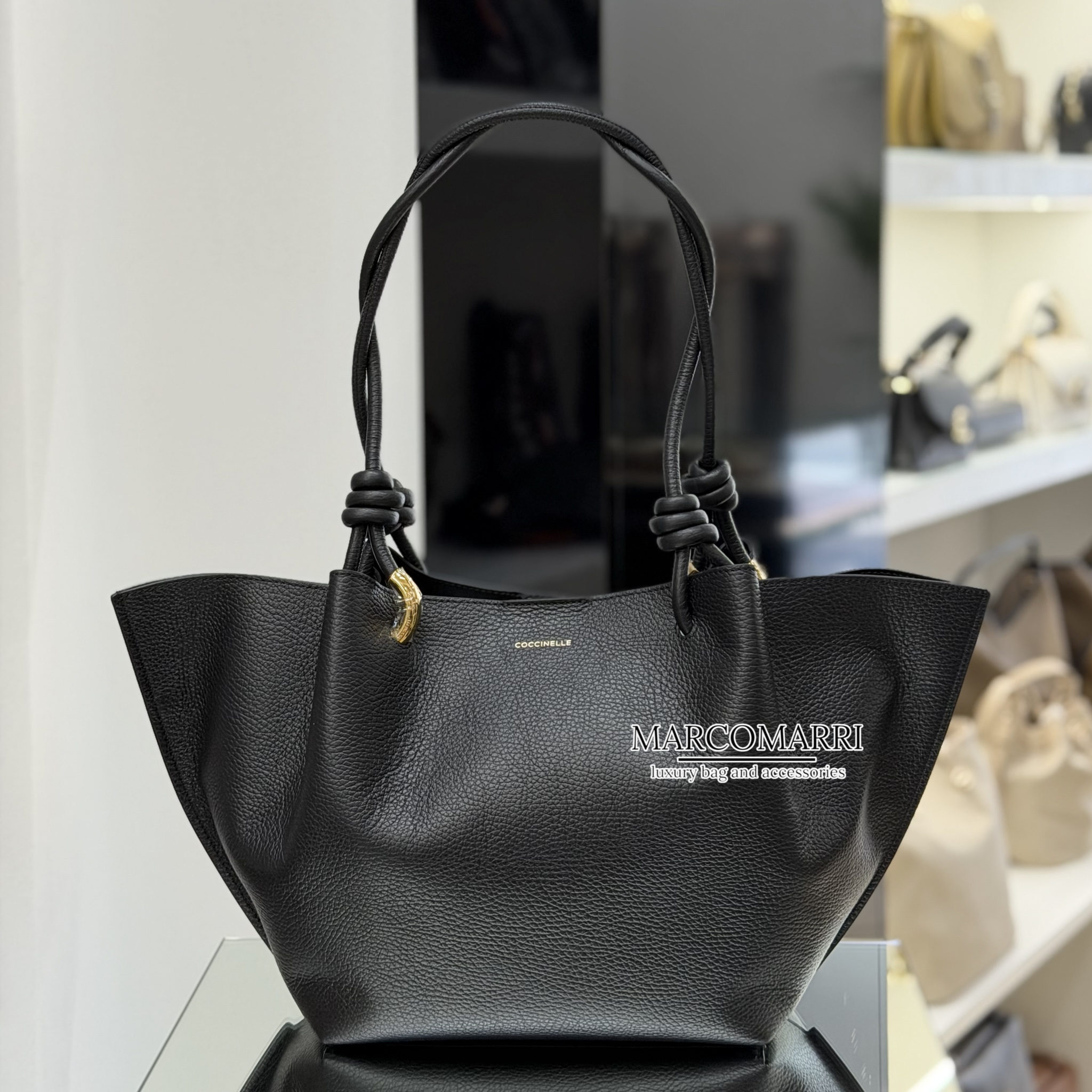 Coccinelle Finn Medium Black