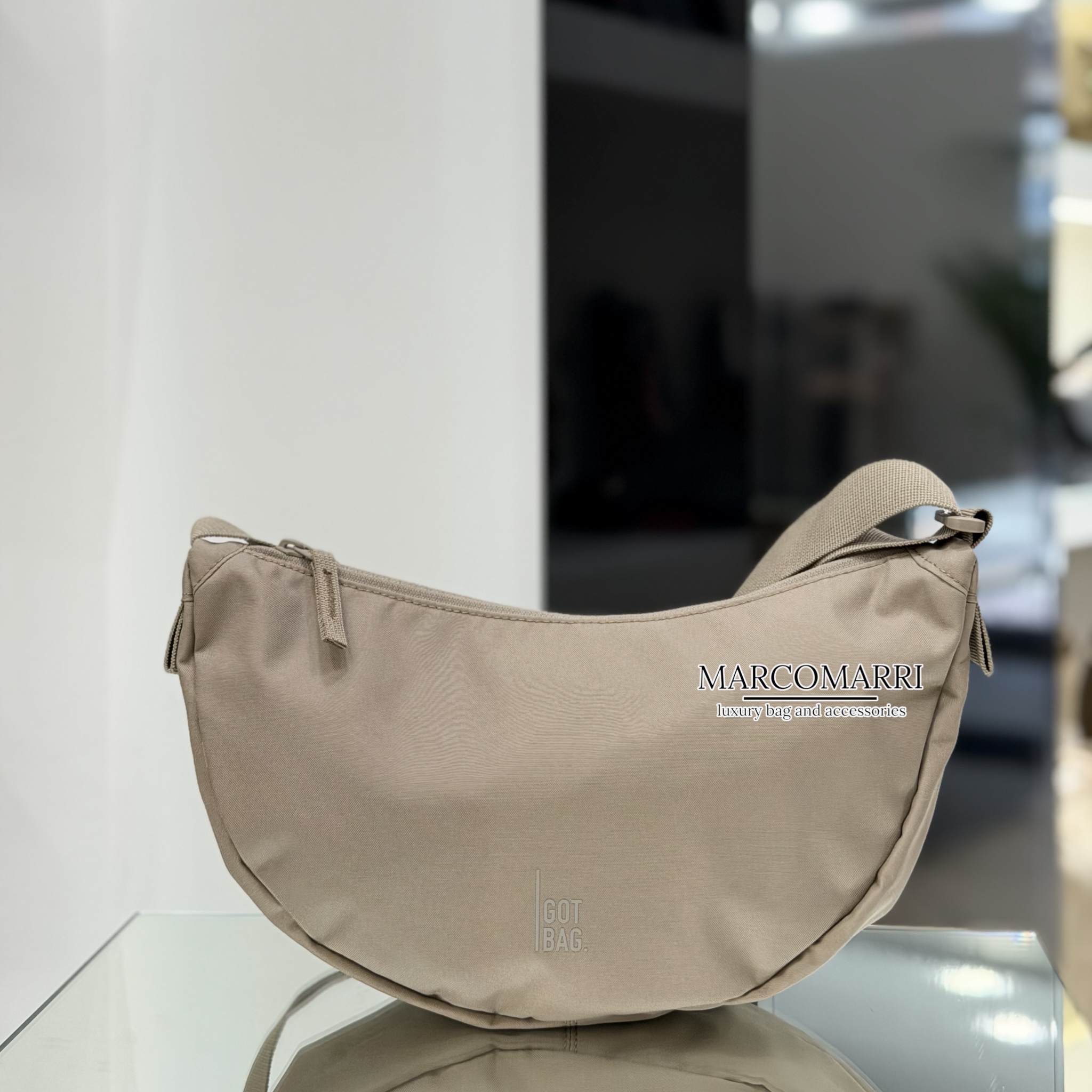 Moon bag small seal Marco Marri boutique Ponte san Giovanni – Perugia (2)