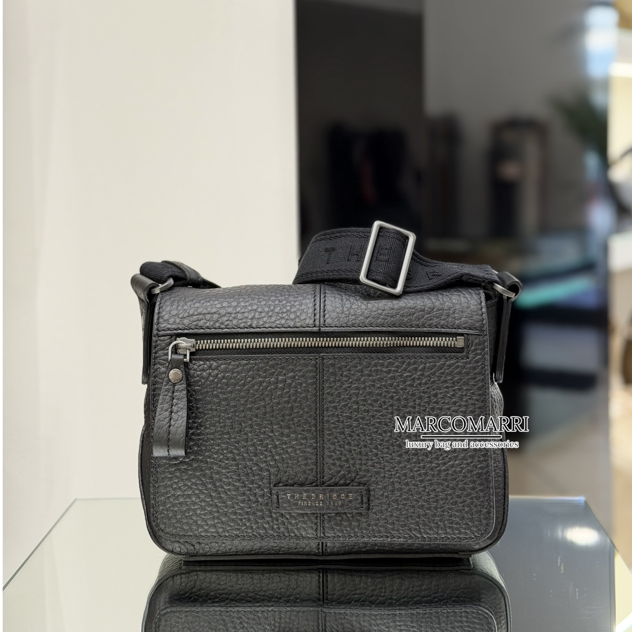 The Bridge Messenger black