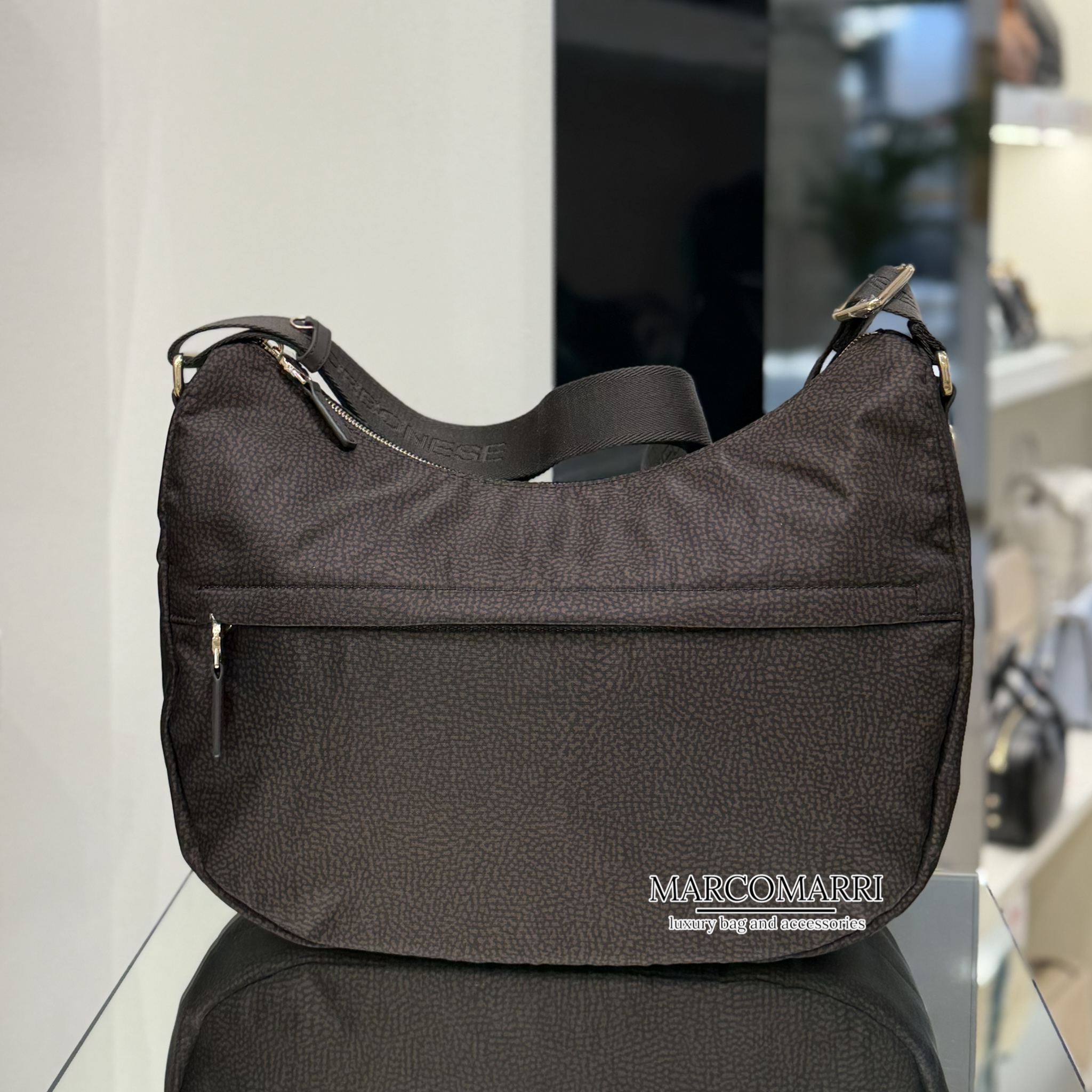 Borbonese Luna Bag medium chocolate Marco Marri negozio di borse e accessori Ponte San Giovanni, Perugia (4)