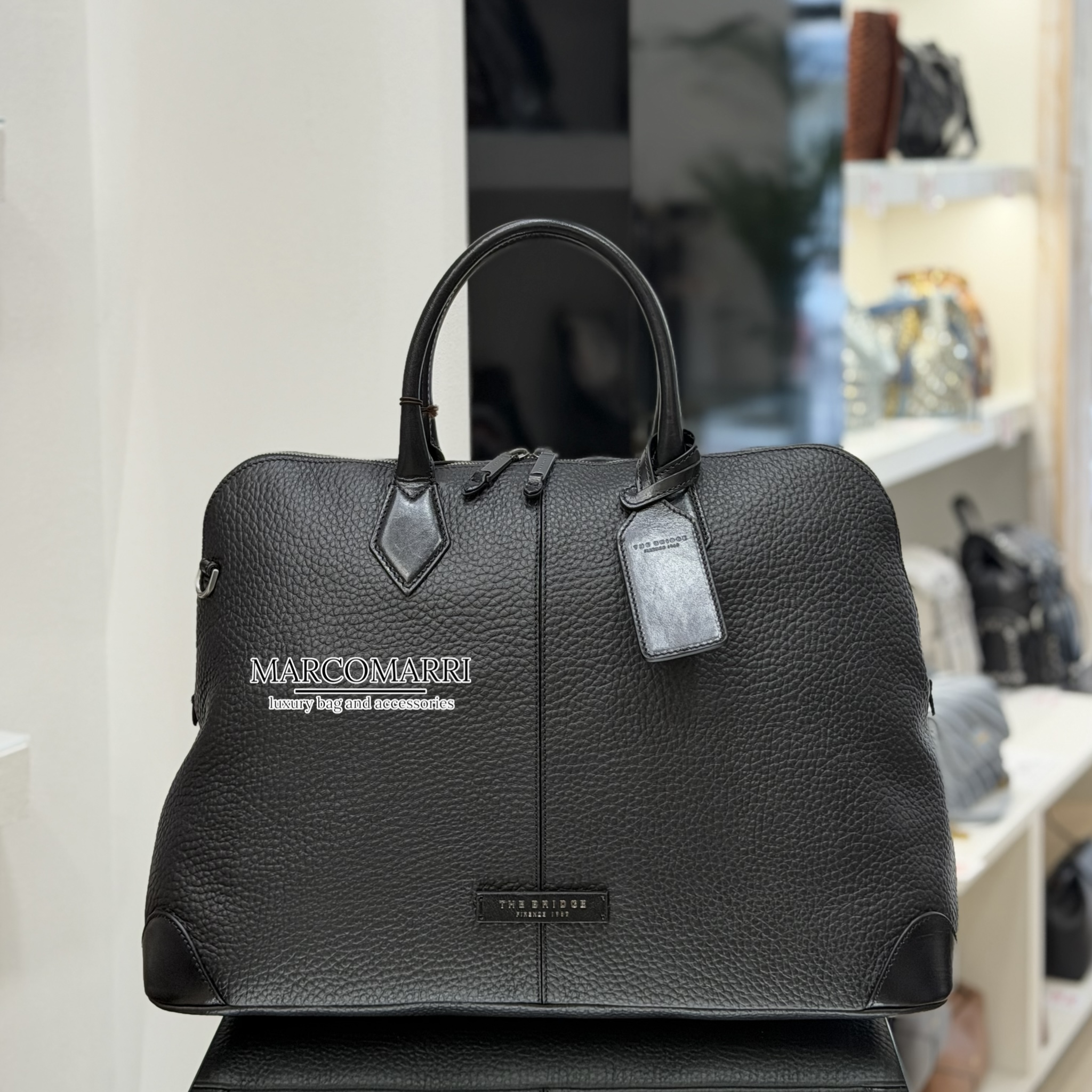 Bridge Bugatti Unisex in Pelle Martellata Black marco Marri Pelletteria Ponte San Giovanni, Perugia (4)