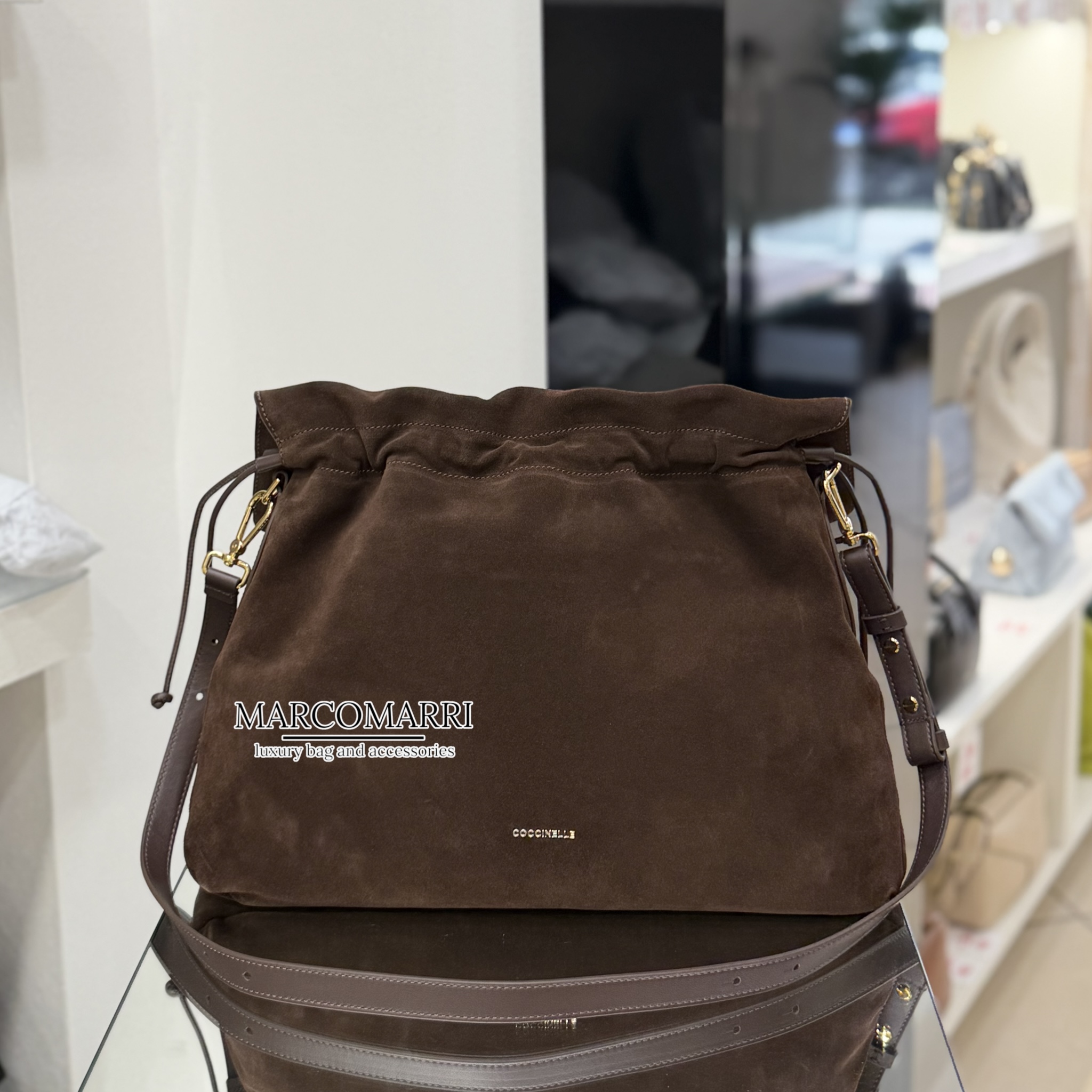Coccinelle Borsa in suede Lidia medium T.Moro - immagine 4