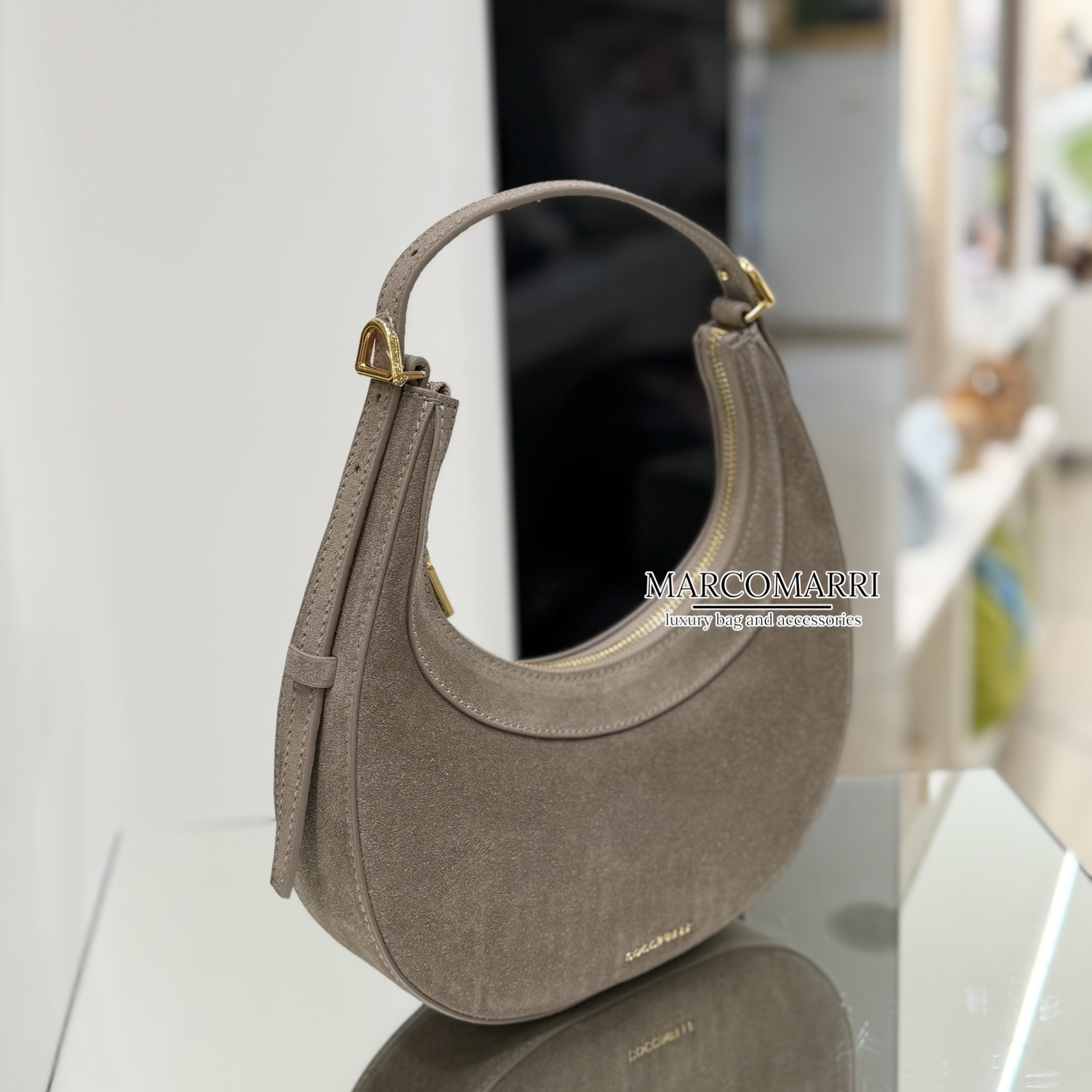 Coccinelle Whisper in Suede Mini Hobo Light Grey - immagine 3