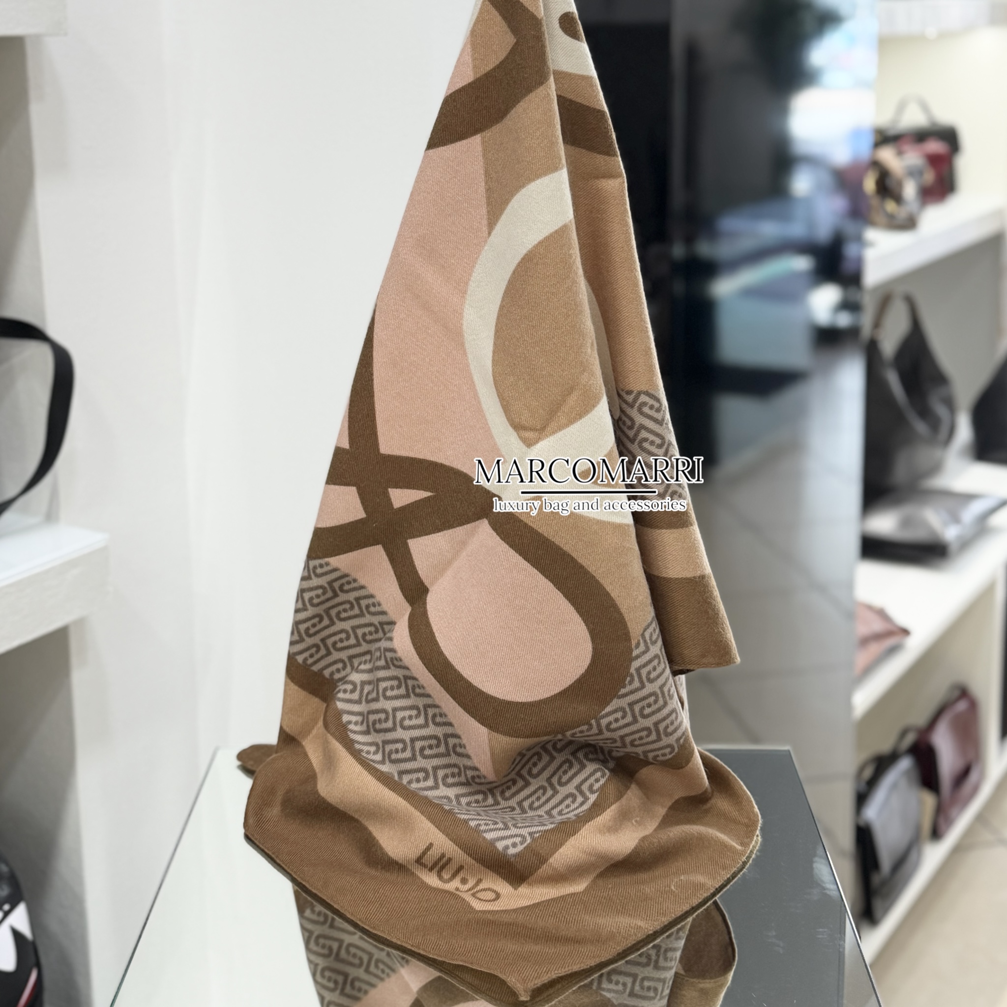 Liujo foulard Marco Marri Ponte San Giovanni Perugia (4)