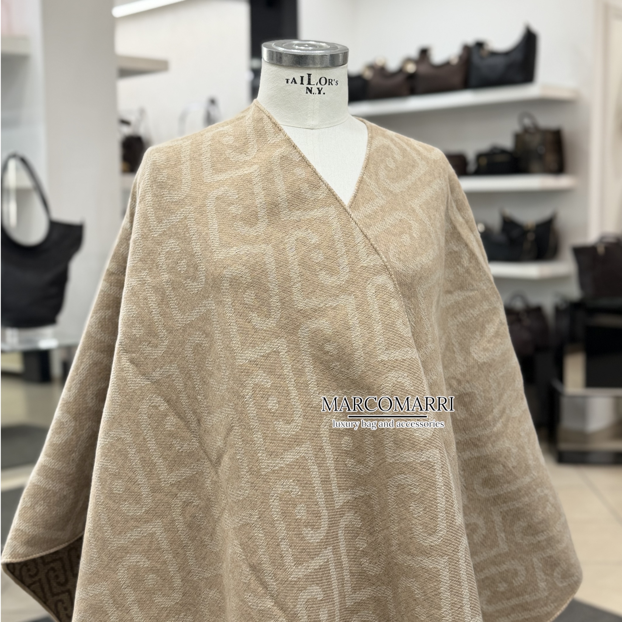Liujo Poncho monogram jacquard - immagine 7