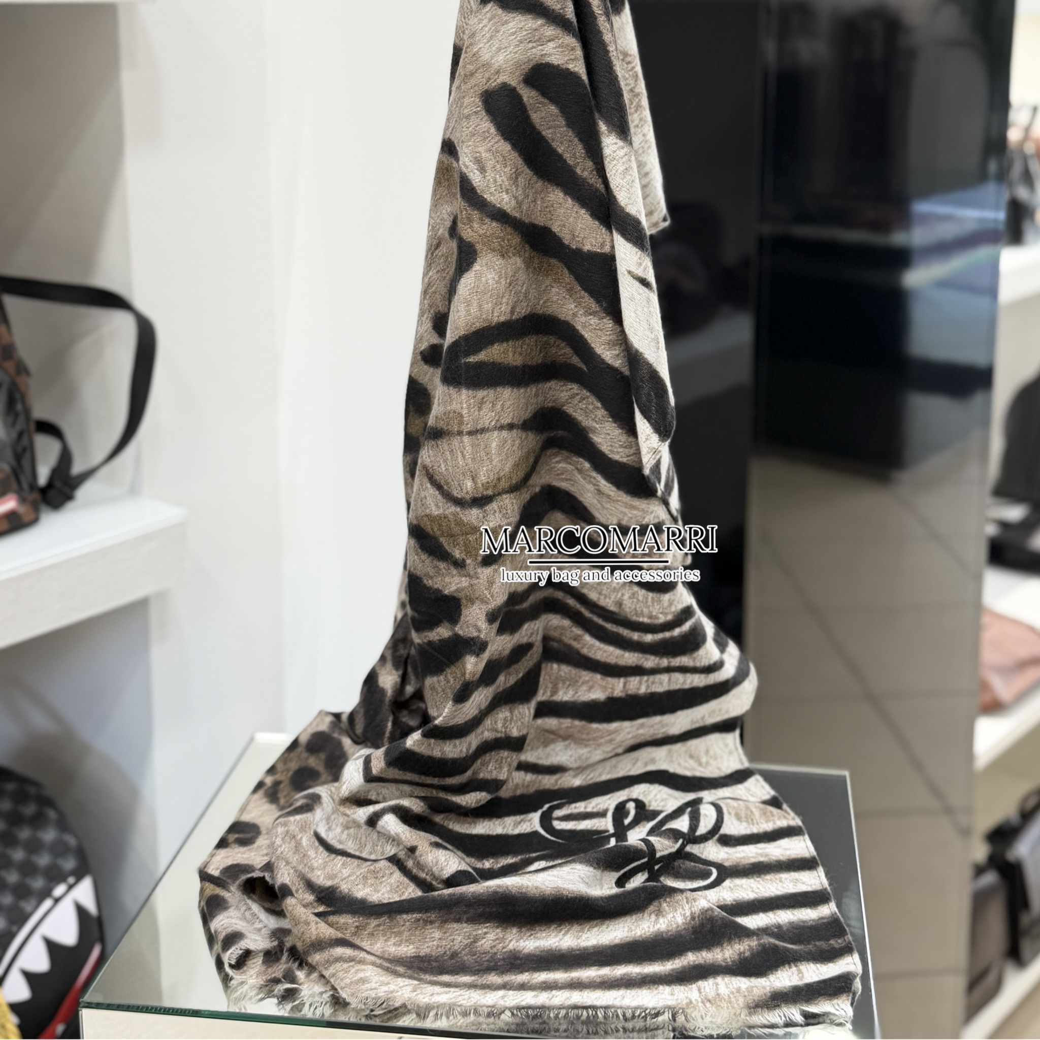 Liujo stola animalier Marco Marri Ponta San Giovanni Perugia (3)