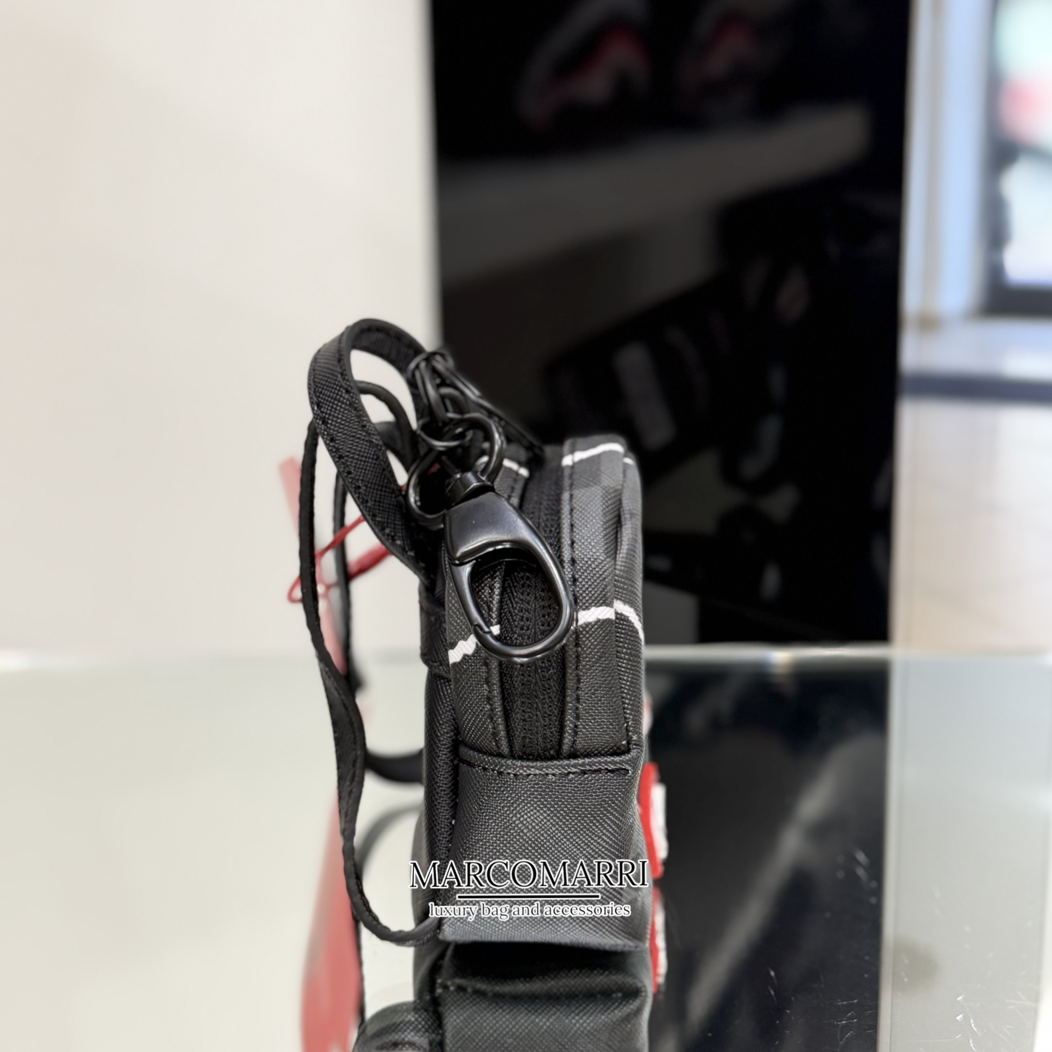 Sprayground Portachiavi center rip revealing gray check - immagine 3