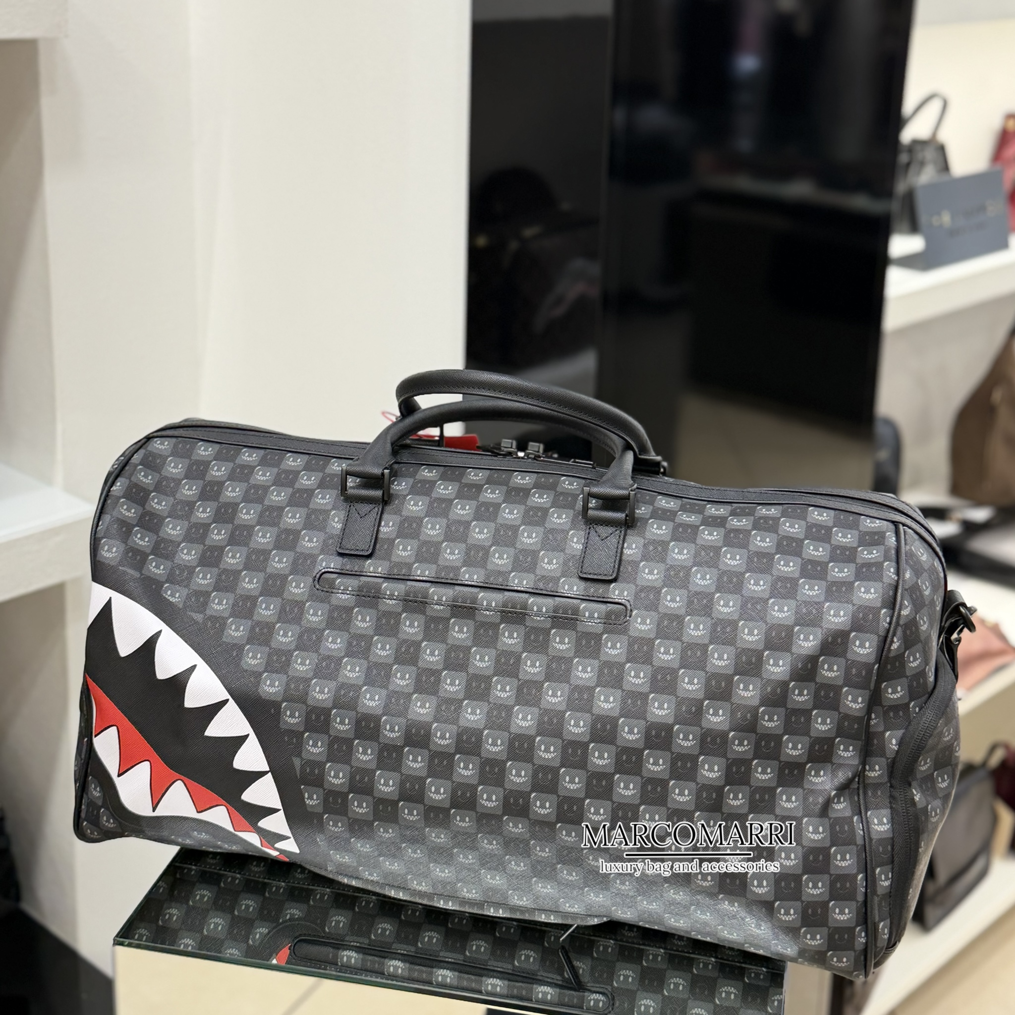 Sprayground Borsone Shark in Paris WTF Bubbly - immagine 2