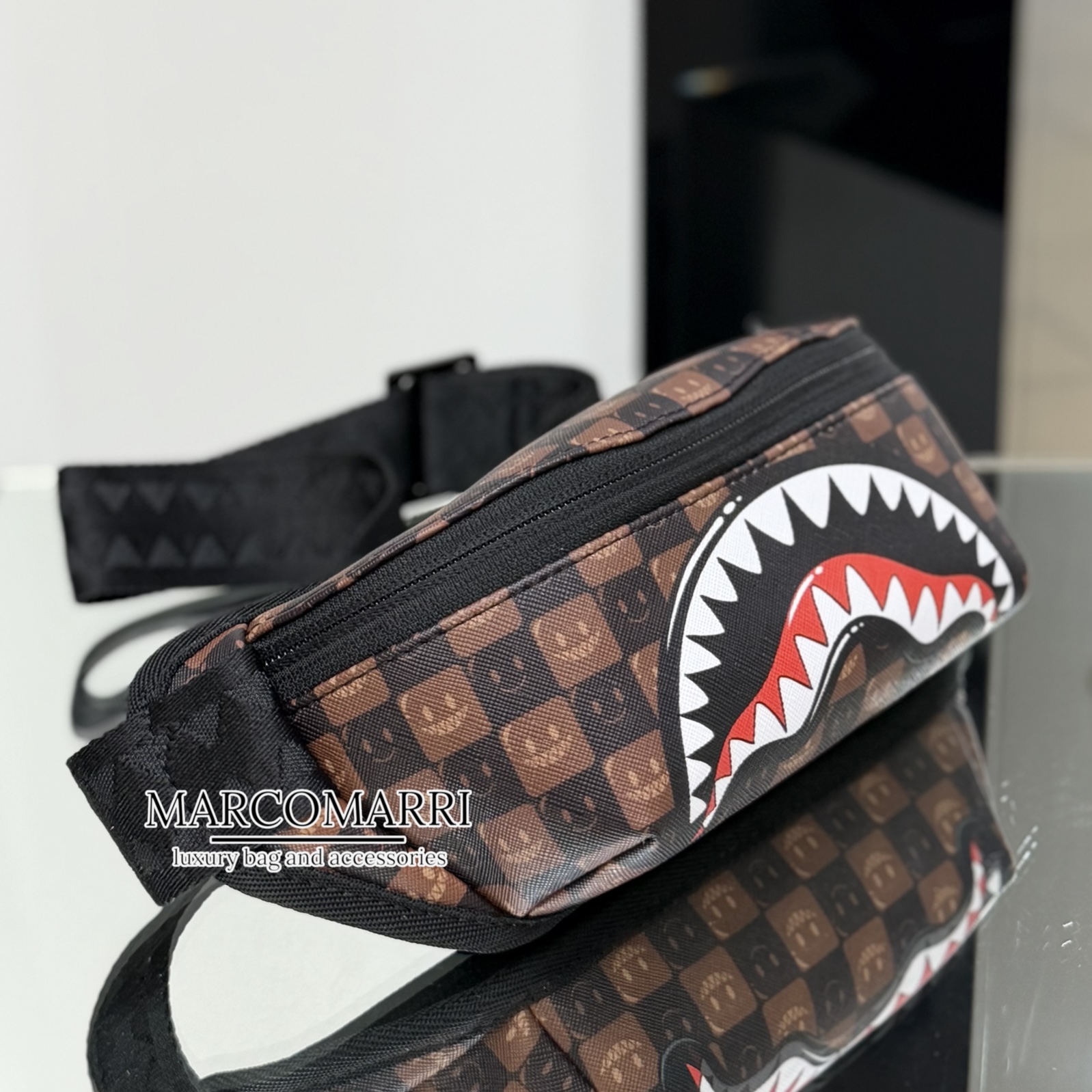 Sprayground marsupio Shark In Paris Wtf Bubble Brown Chek - immagine 3