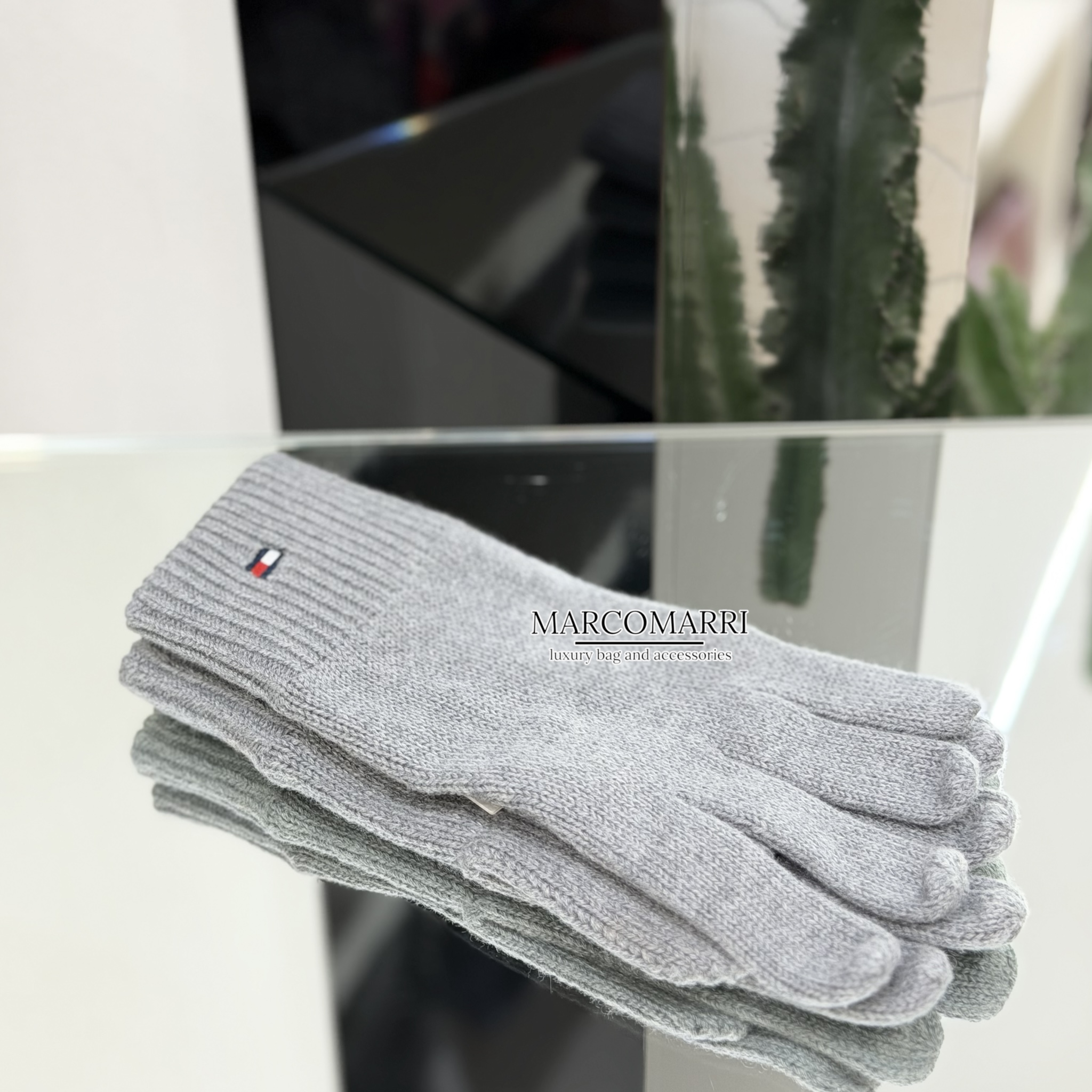 Tommy Hilfiger guanti Marco Marri Ponte San Giovanni Perugia (4)