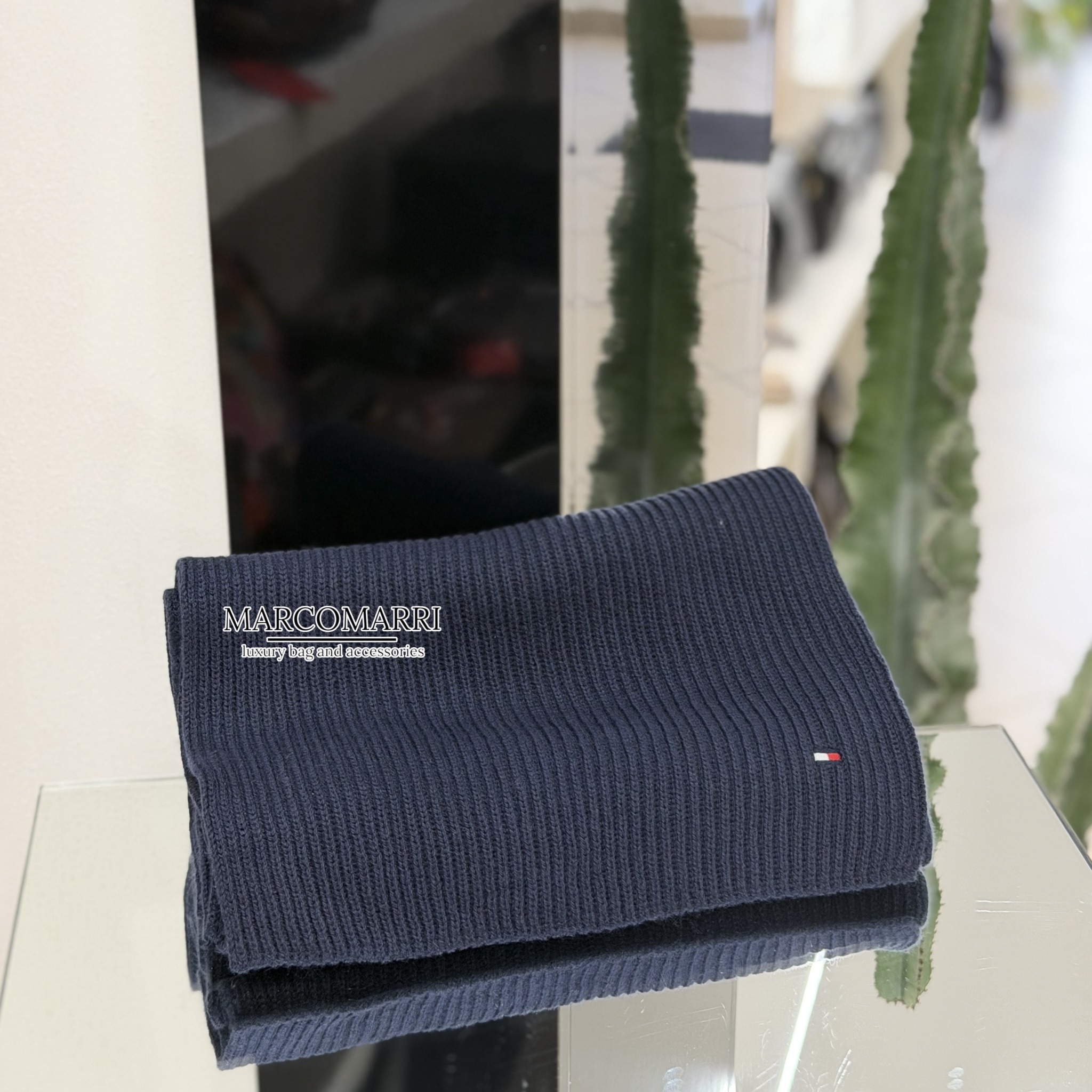 Tommy Hilfiger sciarpa Marco Marri Ponte San Giovanni Perugia (10)