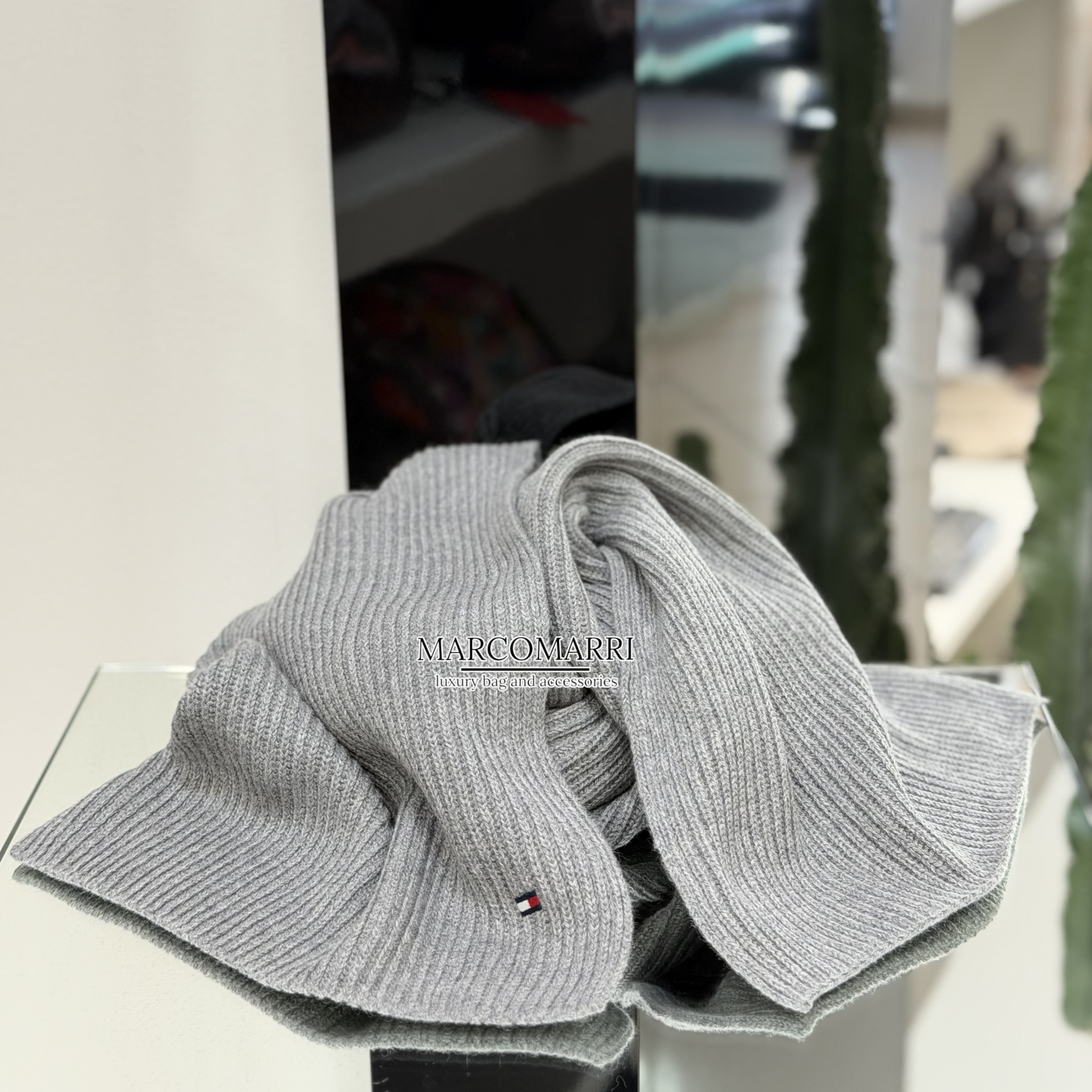 Tommy Hilfiger sciarpa flag grigia - immagine 3